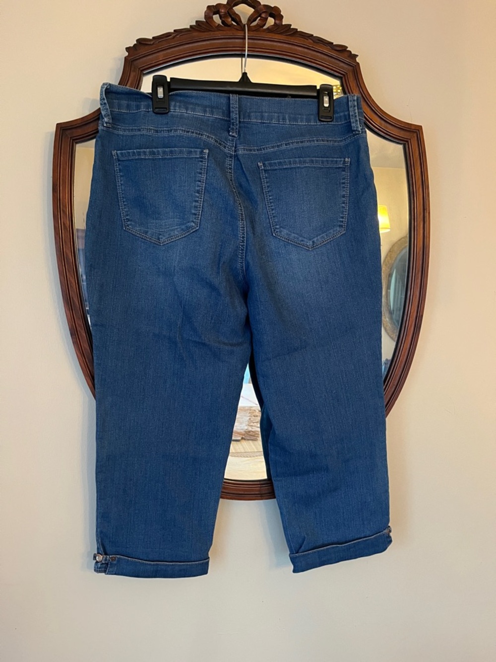 NYDJ Medium Blue Denim Capri Jeans with Copper Button Size 12 EUC - Picture 3 of 7